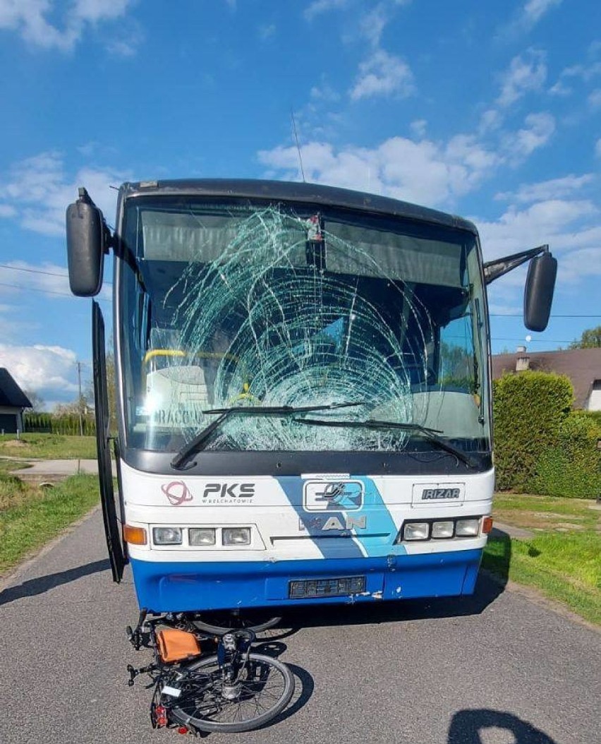 Śmiertelnie niebezpiecznie na drogach. Warunki pogodowe usypiają kierowców [ZDJĘCIA]