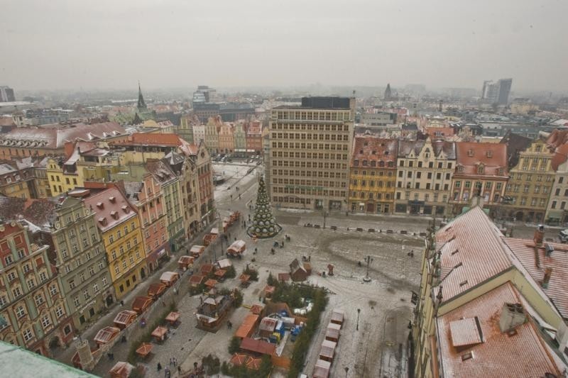 Przed hejnałem zagrał Gloria in excelsis Deo. Zobacz, co widzi z wieży ratuszowej (ZDJĘCIA, FILM)