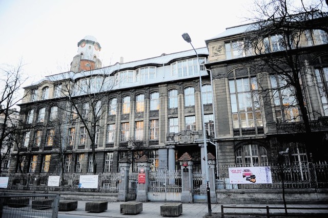 Uniwersytet Łódzki ma na sprzedaż m.in. budynek Wydziału Filologicznego przy al. Kościuszki 65. Być może w tym miejscu będzie siedziba sądu.