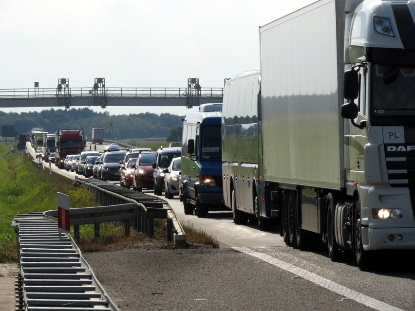 Wypadek na A4. Są utrudnienia w ruchu (ZDJĘCIA)