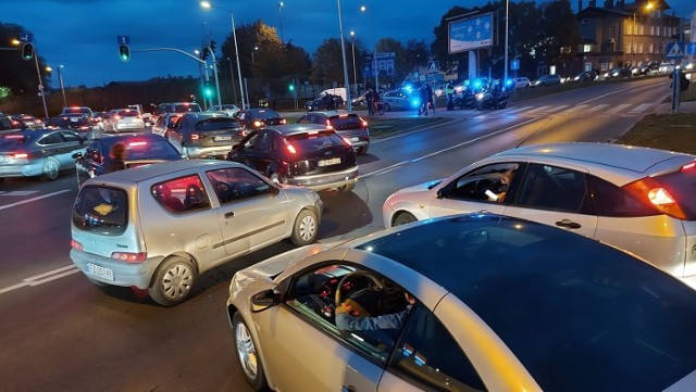 Blokadę, która będzie miała miejsce 2 listopada odczują wszyscy, bowiem odbywać się ona będzie od godziny 16.00 do 19.00, czyli w godzinach szczytu, kiedy spora większość osób wraca do domu po pracy.