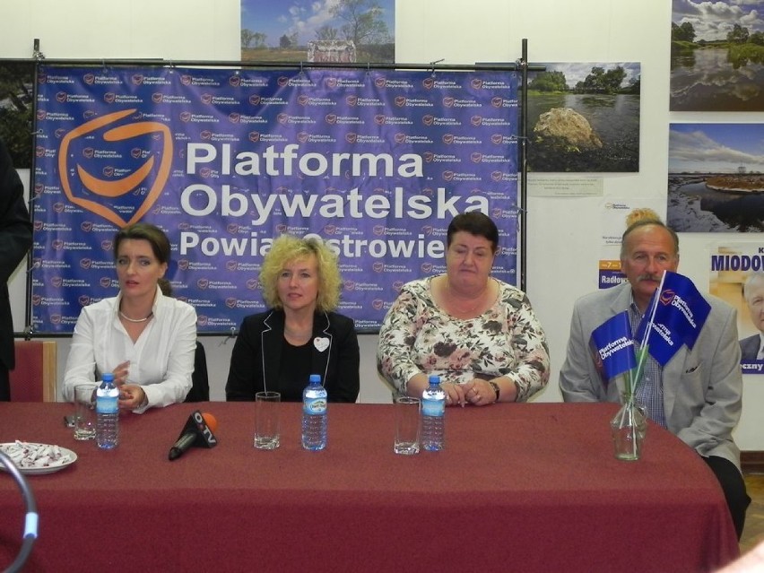 Od lewej: Marzena Okła - Drewnowicz, Małgorzata Radłowska -...