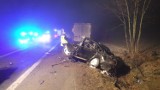 Śmiertelny wypadek na DK91. Czołowe zderzenie z tirem na drodze krajowej pod Łęczycą. Kierowca audi nie żyje