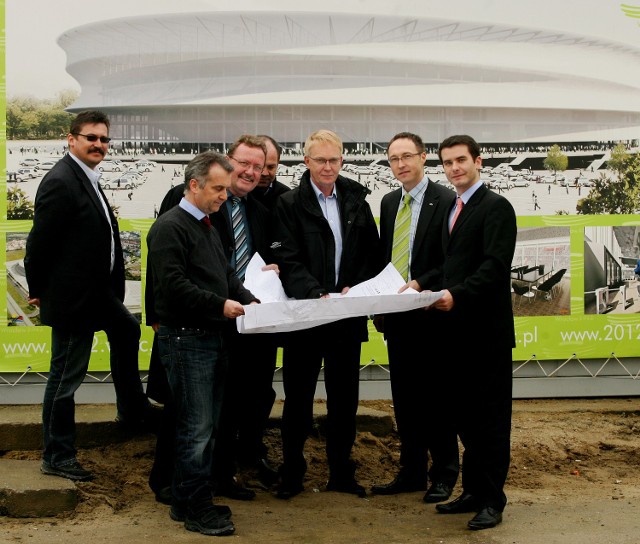W lutym 2010 roku inżynierowie z firmy Max Boegl cieszyli się z kontraktu na budowę stadionu. Wtedy jeszcze nie spodziewali się, że inwestycja skończy się awanturą