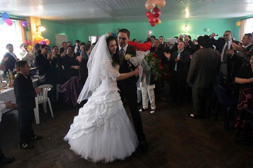 Romowie wiedzą, jak się bawić, czyli wielkie wesele w Rudzie Śląskiej [ZDJĘCIA]