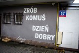 Loesje - polski "Banksy"? Co właściwie oznaczają tajemnicze napisy na murach? [ZDJĘCIA]