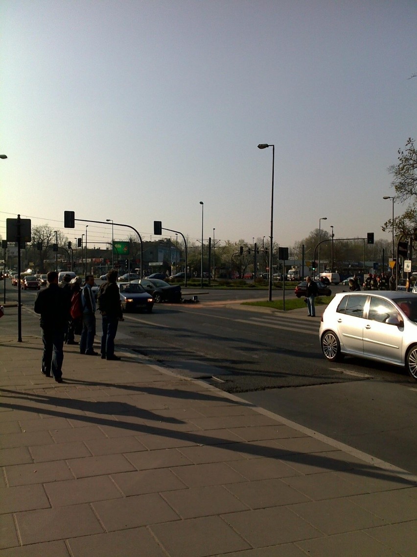 Kraków: wypadek na rondzie Matecznego [ZDJĘCIA]