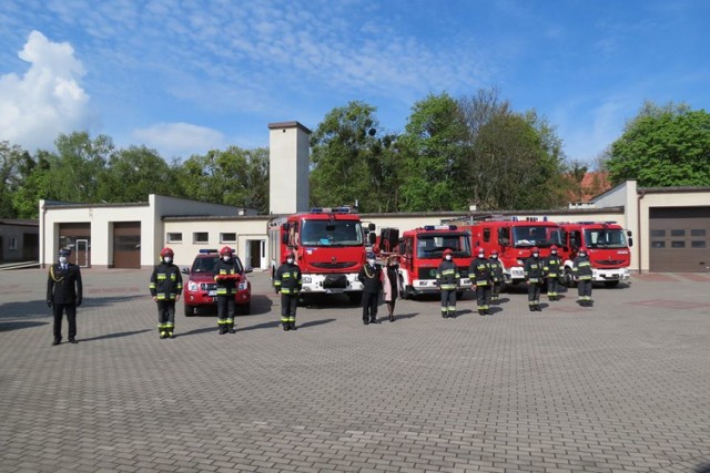 Oficjalną informację o wyższych stopniach służbowych przekazano dziś, 4 maja na placu Komendy Powiatowej Państwowej Straży Pożarnej w Brodnicy