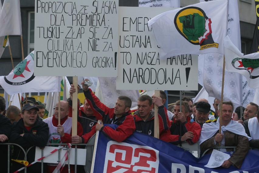 EKG 2012: &quot;Tusku złap się za ciulika...&quot; - w Katowicach protest OPZZ [ZDJĘCIA]