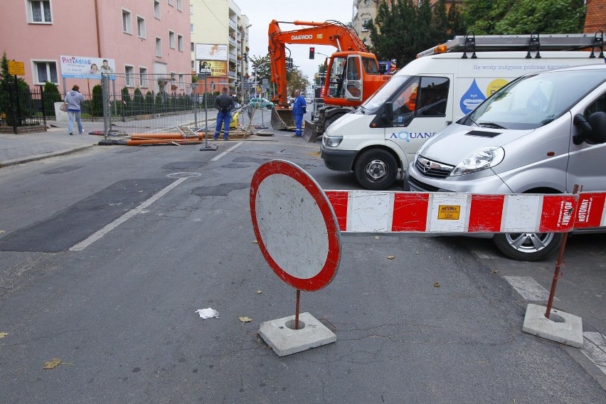 Naprawa kanalizacji na skrzyżowaniu Polnej i Jackowskiego...