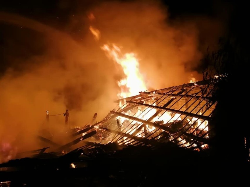 Pożar garażu i stodoły wybuchł w niedzielę, 1 września.