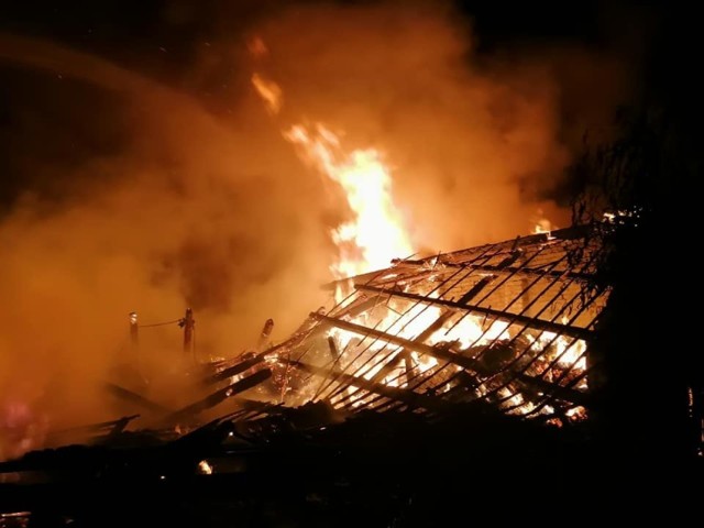 Pożar garażu i stodoły wybuchł w niedzielę, 1 września.