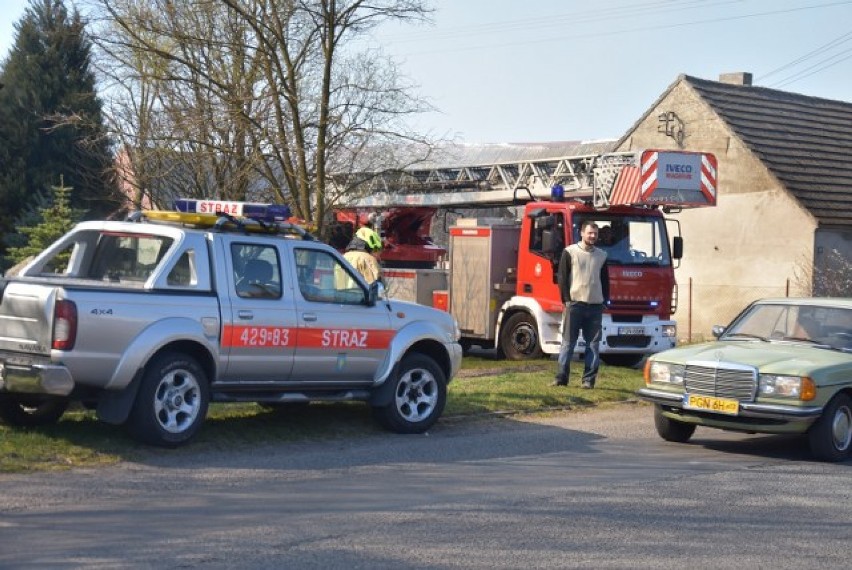 Pożar budynku gospodarczego - trwa dogaszanie [Witkowo, 08.04.2020]