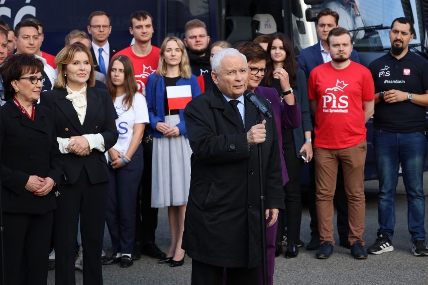 Koniec wielkiej konwencji PiS w Katowicach: Politycy ruszają na spotkania w swoich okręgach
