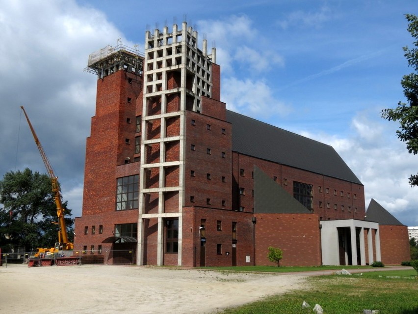 Wrocław: Na Polance rosną nowe kościelne wieże
