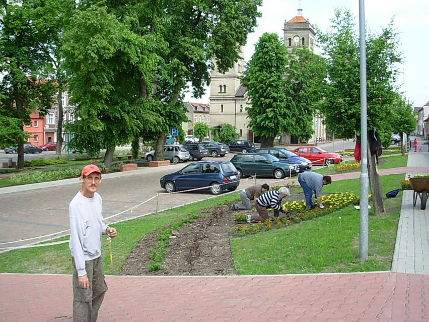 Szamocin się zmienia, w mieście przybywa kwiatów i powstaje promenada