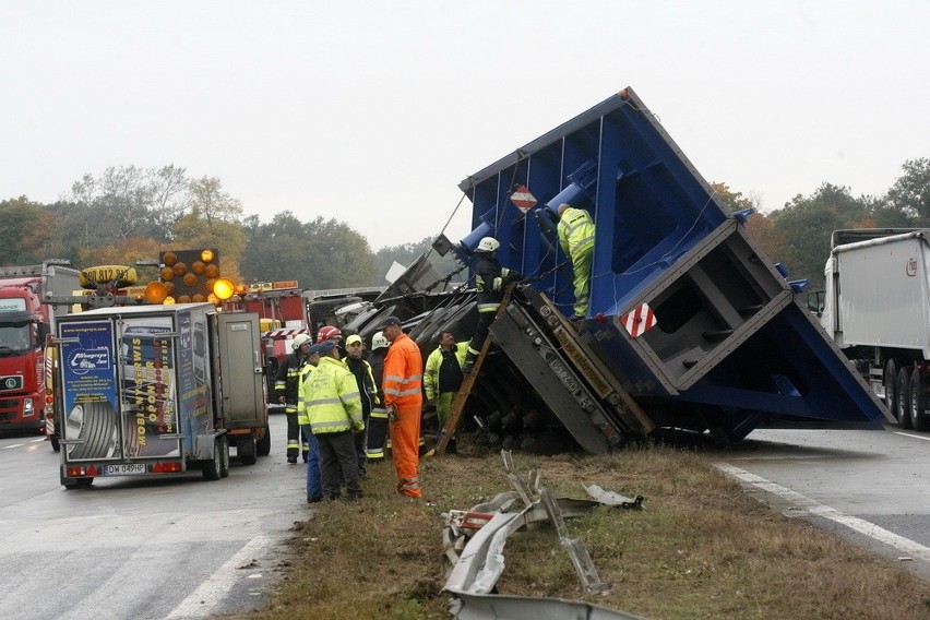 Potężna ciężarówka blokowała autostradę A4 (ZDJĘCIA)