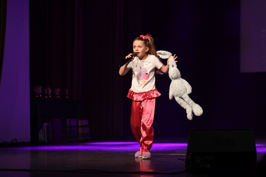 Młodzi wokaliści rywalizowali w Kielcach podczas festiwalu w Wojewódzkim Domu Kultury. Znane są już wyniki. Zobacz zdjęcia 