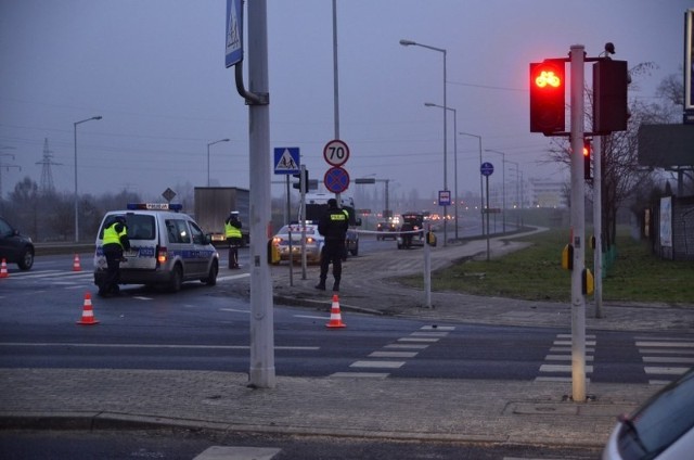 Z naszych informacji wynika, że najprawdopodobniej do stłuczki doprowadzili policjanci, którzy nie ustąpili pierwszeństwa kierowcy forda