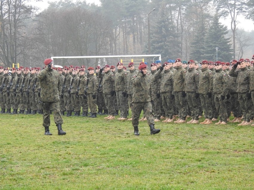 Pożegnanie żołnierzy 25. Brygady Kawalerii Powietrznej wyjeżdżających na misję do Kosowa [ZDJĘCIA]