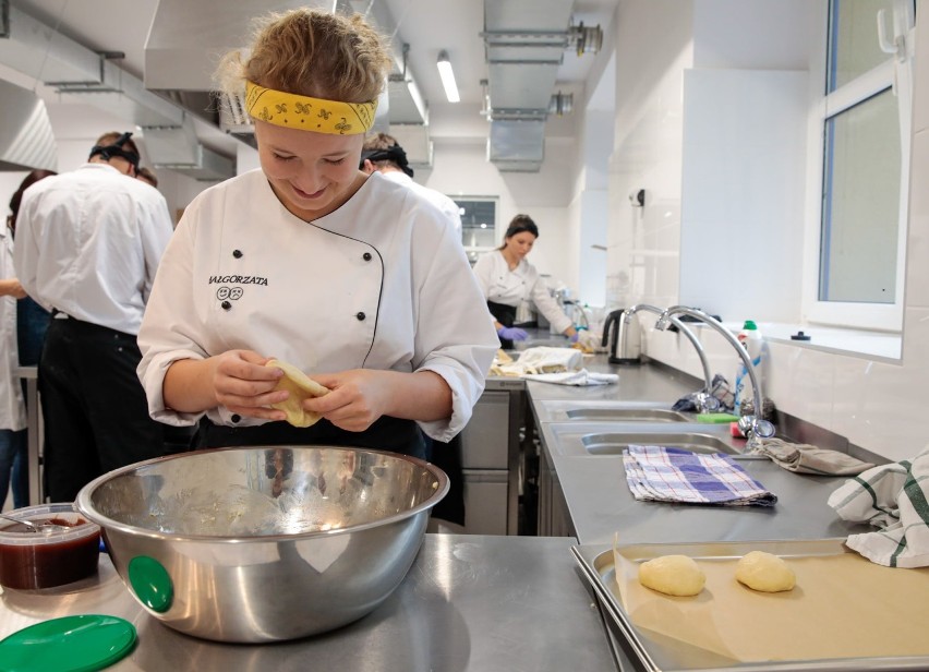 Nowa pracownia gastronomiczna umożliwia naukę...