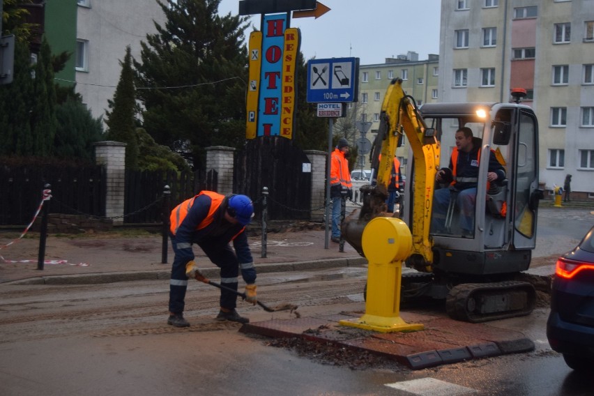 Awaria wodociągów w Szczecinku. Woda z beczkowozu [zdjęcia]