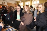 Akademickie Targi 2023 w II Liceum Ogólnokształcącym w Radomsku. ZDJĘCIA