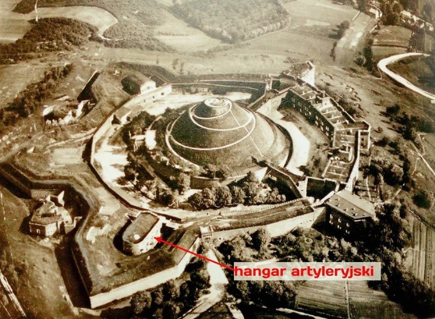 Zdjęcie lotnicze z 1935 roku z dobrze widocznymi bastionami...