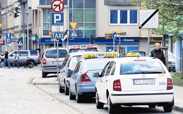 Obecnie po Poznaniu jeździ 3 tysiące 213 licencjonowanych taksówkarzy 
