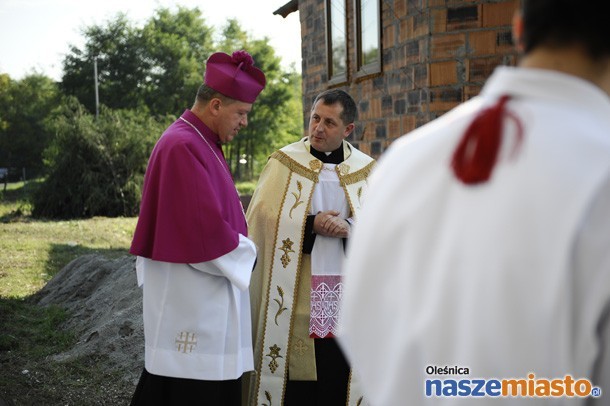 Arcybiskup Józef Kupny podpisał akt erekcyjny pod budowę...