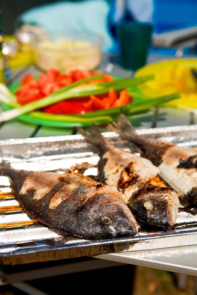 Ryby z grilla naprawdę można jeść palcami