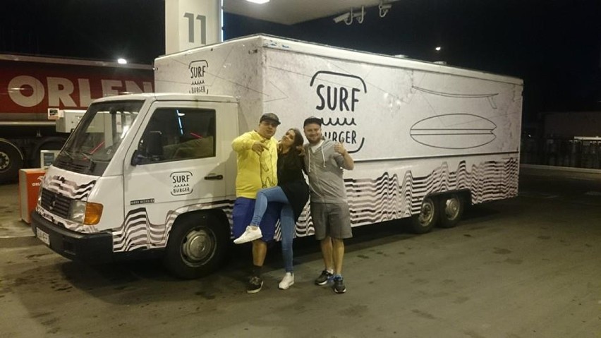 Food Trucki Warszawa. SurfBurger atakuje! [ZDJĘCIA]