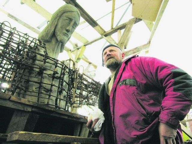 Jerzy Szymeczko z Ustki, wykonawca pomnika, zapewnia, że kopia Chrystusa z Rio de Janeiro będzie gotowa za kilka tygodni