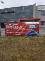 "Dzięki wam możemy żyć i prowadzić naszą działalność".  Swisspol i Studio K2 wywiesili banery z podziękowaniami