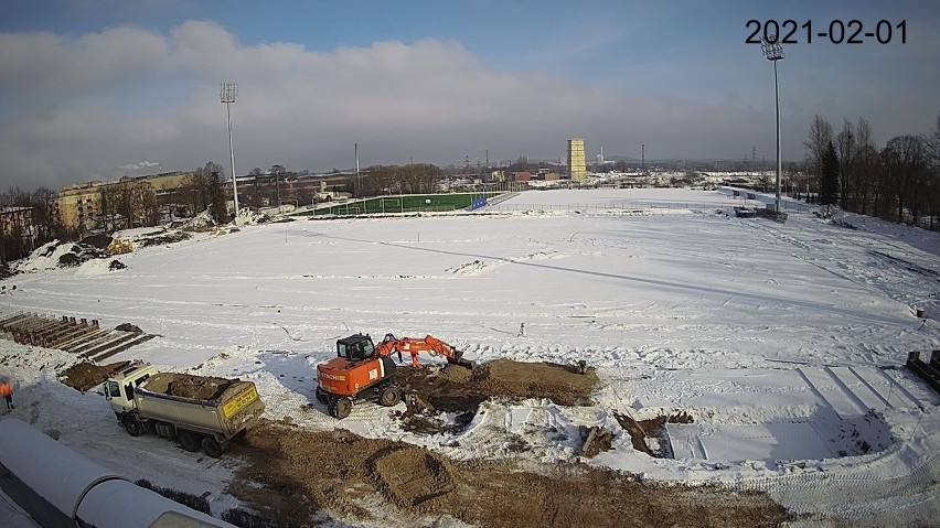 Zima utrudnia prace na stadionie Limanowskiego