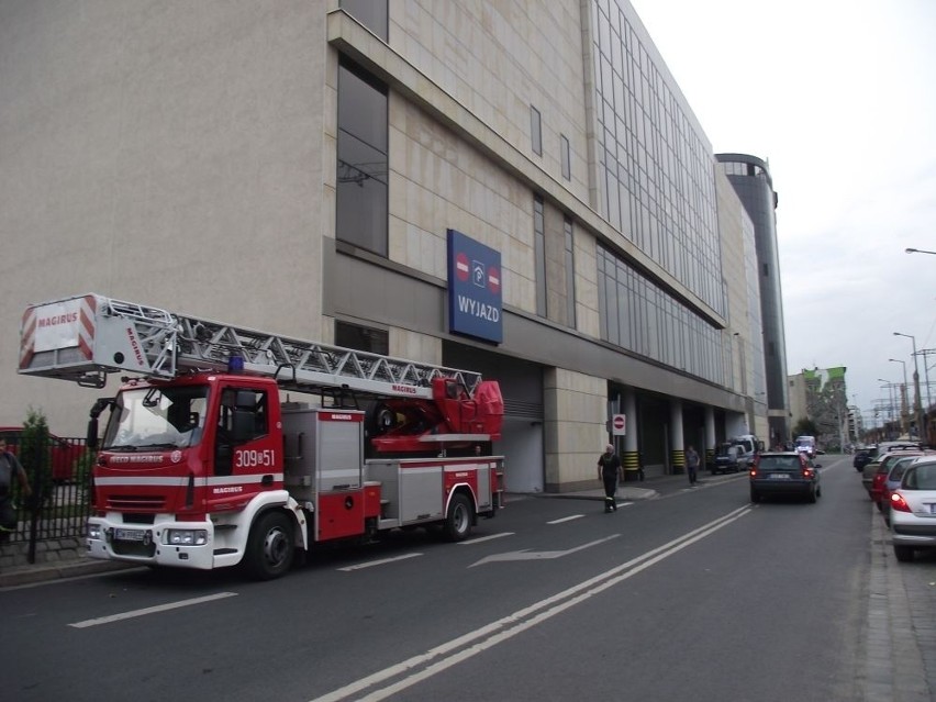 Arkady Wrocławskie ewakuowane po anonimowym telefonie, ale bomby nie znaleziono (ZDJĘCIA)