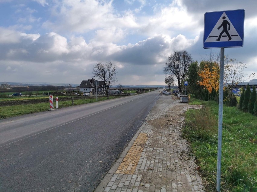 Prace przy remoncie drogi Przemyśl - Malhowice, która prowadzi do planowanego przejścia granicznego, są już na ukończeniu [ZDJĘCIA]