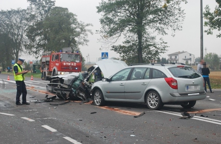 Zderzenie trzech samochodów w Łukówcu: Trzy osoby ranne (ZDJĘCIA)