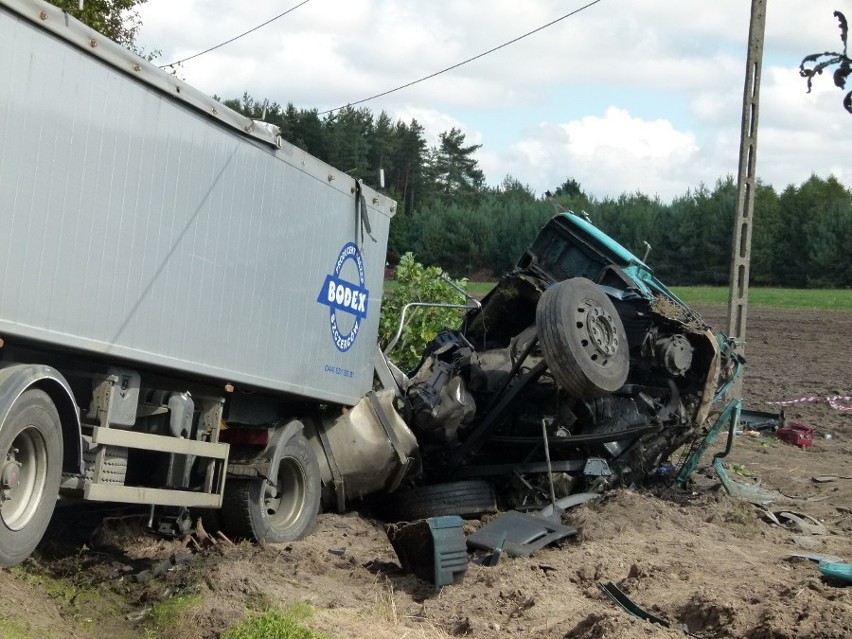 Wypadek w Podlesiu. Zderzenie czołowe dwóch tirów. Droga 483...