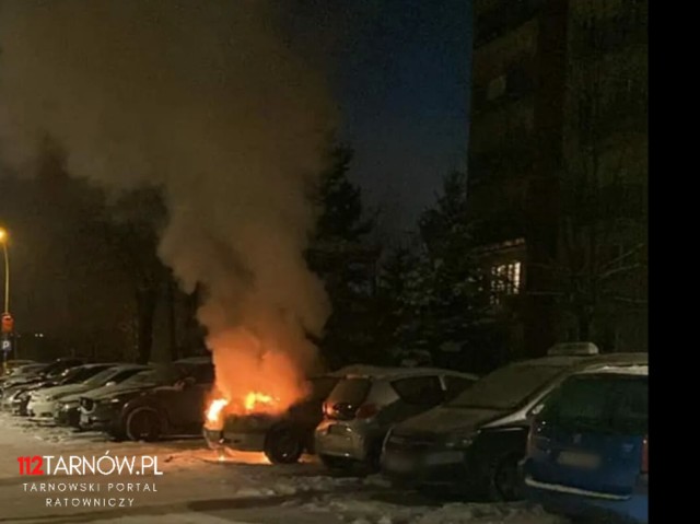 Pożar samochodu na parkingu na terenie os. Westerplatte