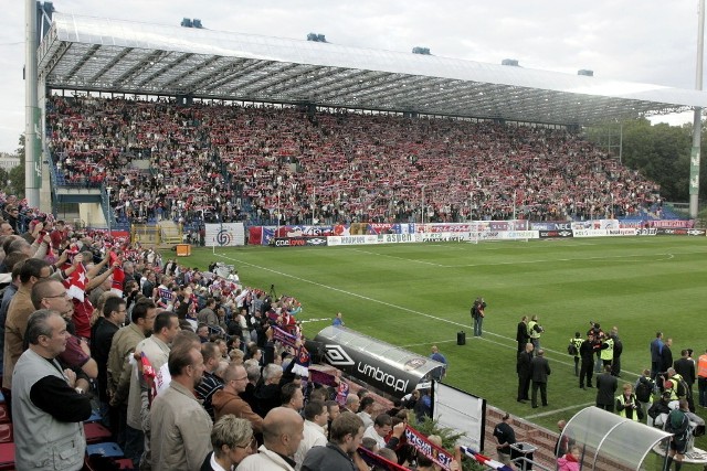 W Krakowie kibice licznie wypełniają trybuny stadionu Wisły. W Tarnowie będzie podobnie?