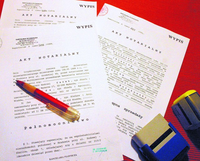 Jaka jest różnica między aktem notarialnym a umową cywilnoprawną? Co wybrać?