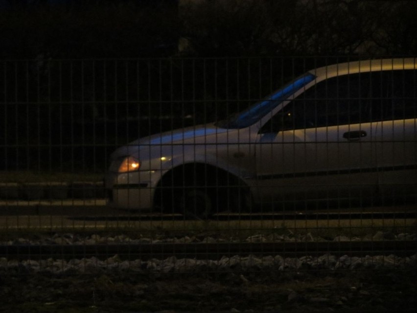 Wrocław: Kierowca zgubił koło na Legnickiej (ZOBACZ)