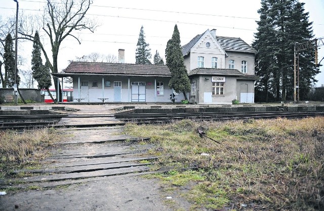 Dworzec kolejowy w Kórniku należy do najbardziej zaniedbanych