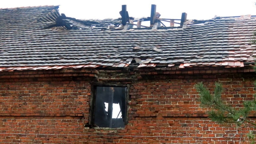 Osiem zastępów straży gasiło stodołę w Mirkowie (ZDJĘCIA)