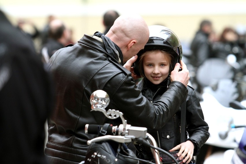 Parada motocykli we Wrocławiu. Pod Magnolią można oddać krew (ZDJĘCIA)