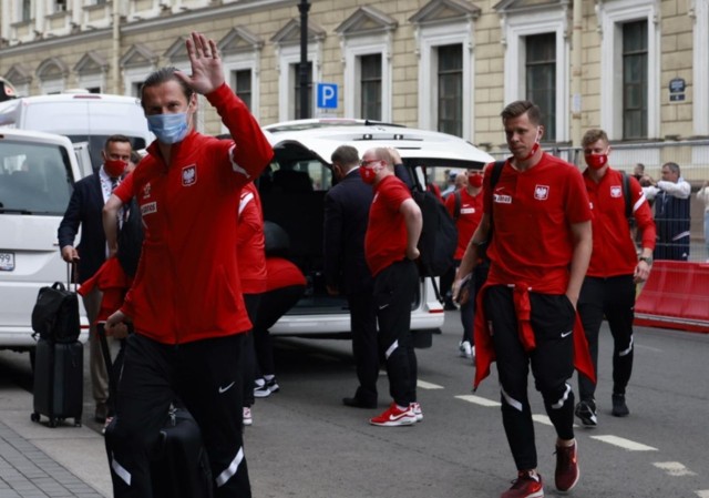 Nawet sam Boniek mówił o „nowym piłkarskim ładzie”. Atmosfera wokół kadry jest bardzo dobra, nawet mimo braku wyników (1 zwycięstwo na 5 meczów) i kiepskiej defensywy (8 goli straconych w tych spotkaniach). To nie napawa optymizmem, ale europejski uśmiech Sousy i jego portugalskie podejście dają nadzieję, by wierzyć w tę kadrę. Po prostu.