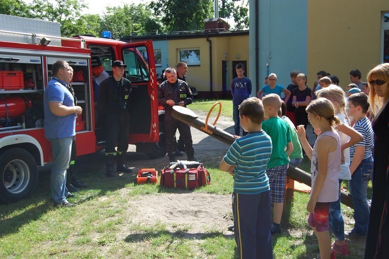 Strażacy w Bałdrzychowie uczyli, jak bezpiecznie spędzić wakacje. Był też kurs pierwszej pomocy FOTO