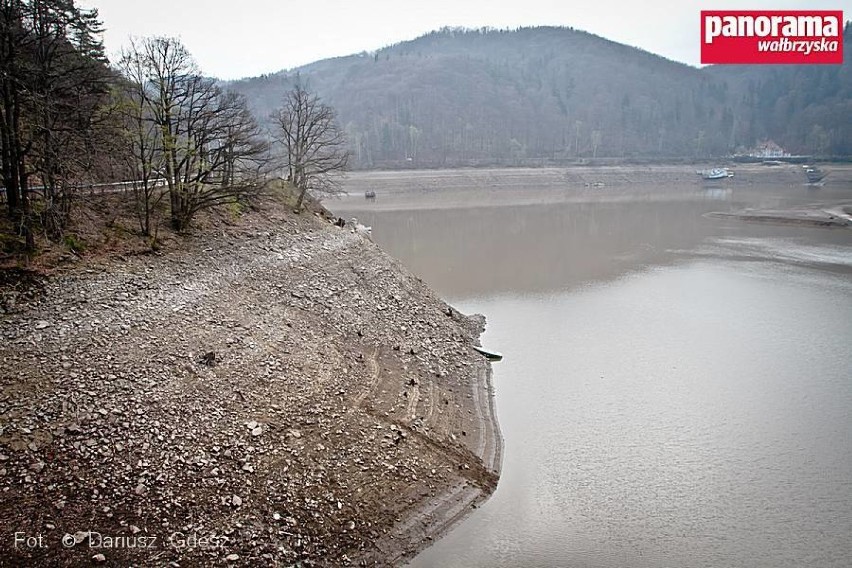 Po obniżeniu poziomu wody w Jeziorze Bystrzyckim, w związku...