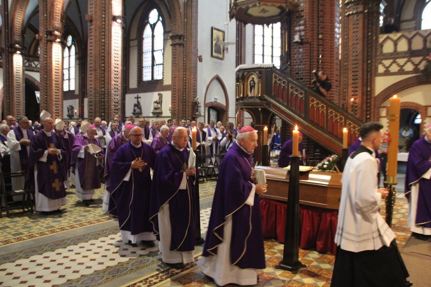 Pogrzeb biskupa Jana Wieczorka odbył się 23 września w...
